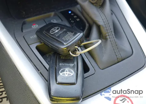 2024 Toyota Rav4 Xle z USA, uszkodzony, nr VIN 2T3W1RFV9RW324054